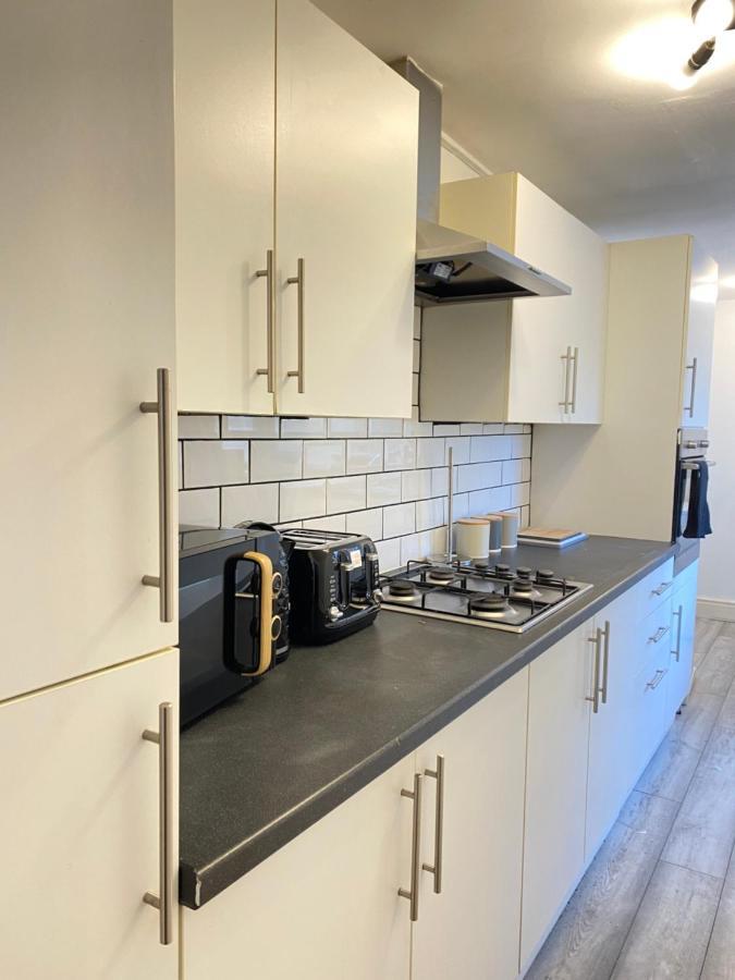 3 Bed Anfield House Close To Lfc Villa Liverpool Exterior photo